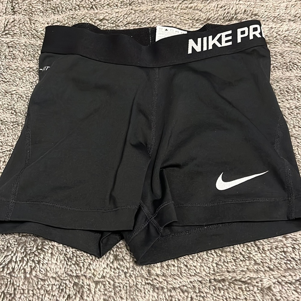 Nike pros. No stains or tears, Great condition. Can bundle with other shorts!